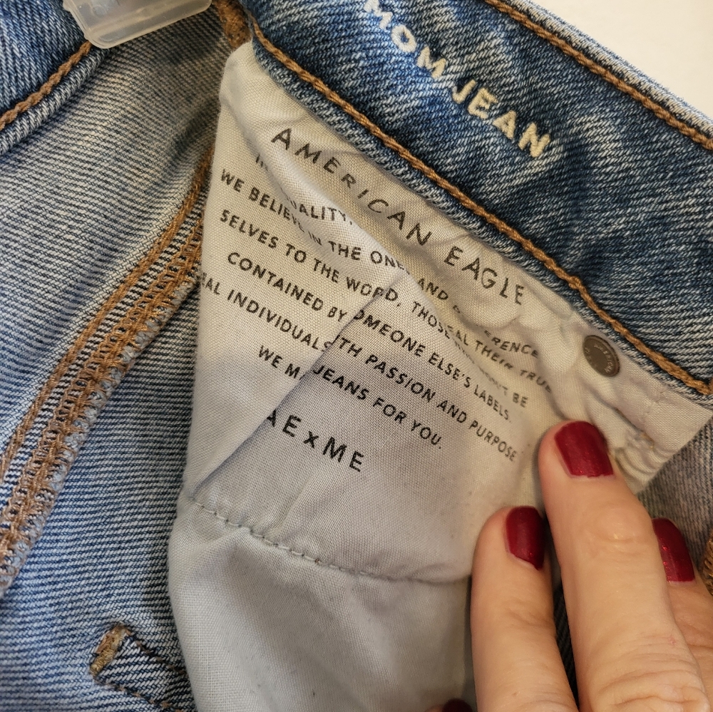 American Eagle Outfitters Women's Stretch Distressed Blue Jeans. Size 00 - Picture 12 of 15